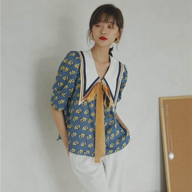 Blue short sleeve top MuddyStock