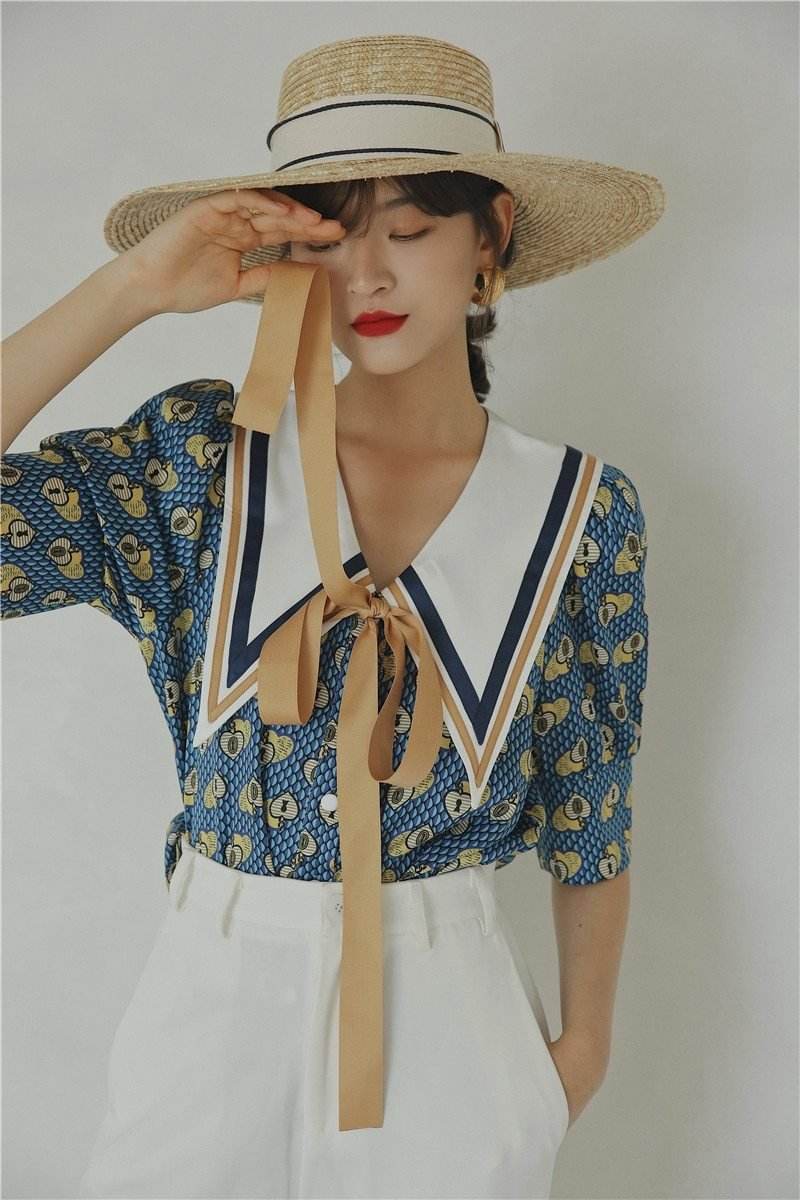 Blue short sleeve top MuddyStock