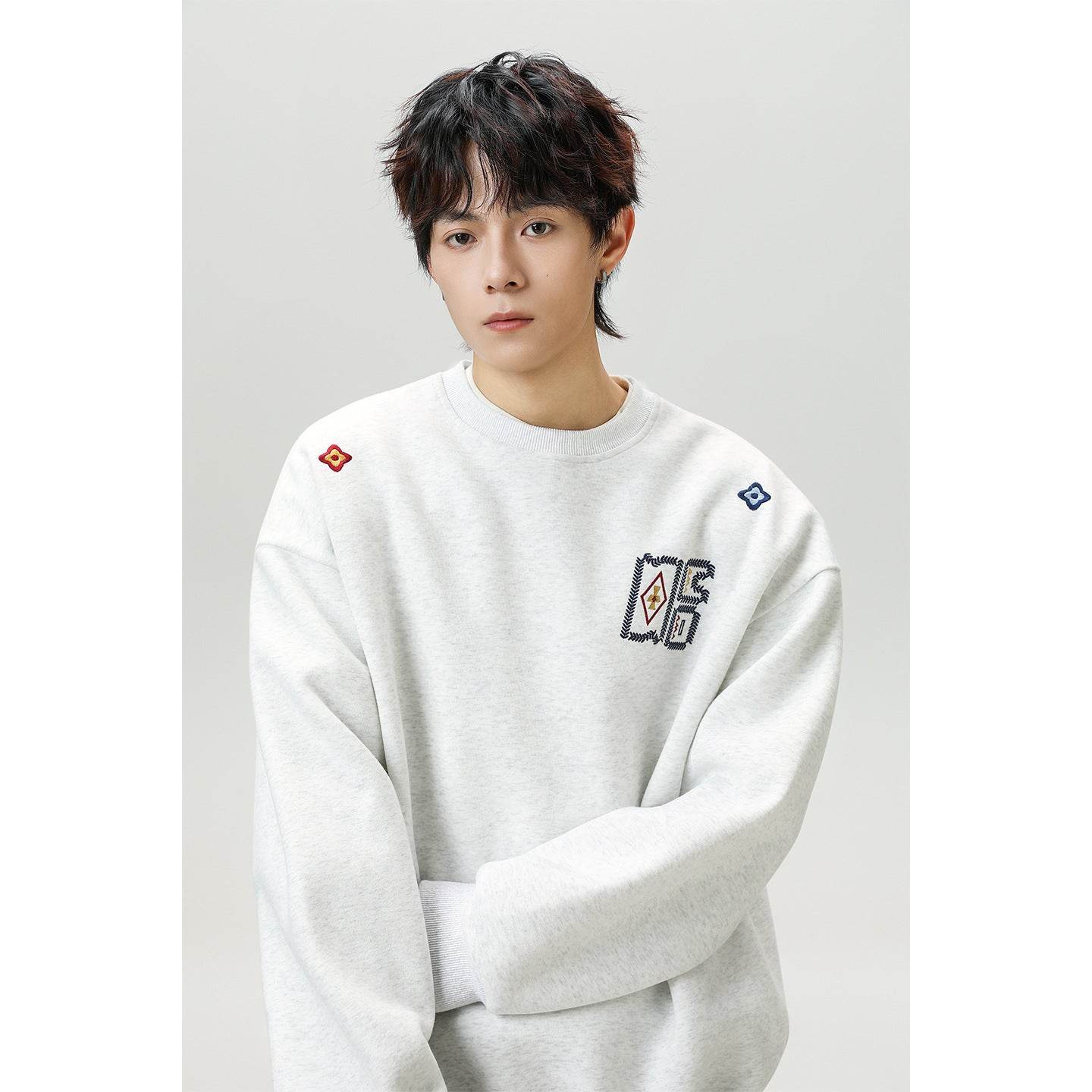 Embroidered loose silhouette round neck sweatshirt for men | MuddyStock Orioginals MuddyStock